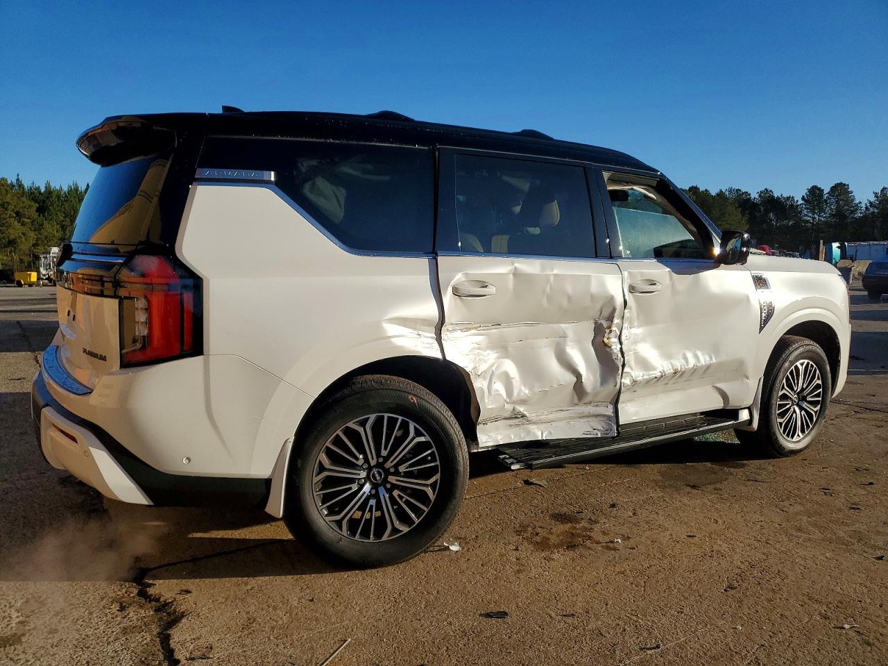 2025 NISSAN ARMADA PLATINUM photo 3