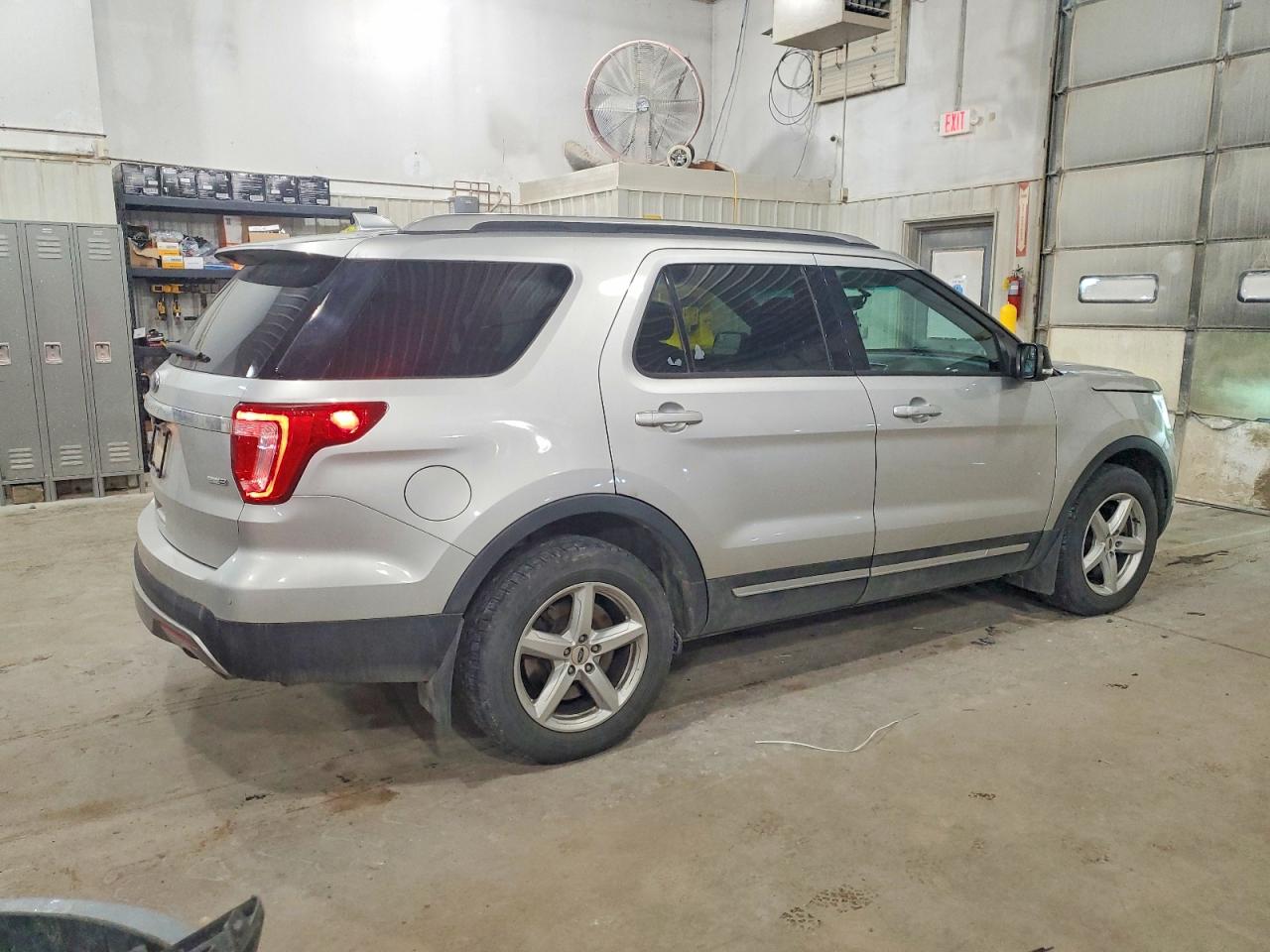 2016 FORD EXPLORER XLT photo 5