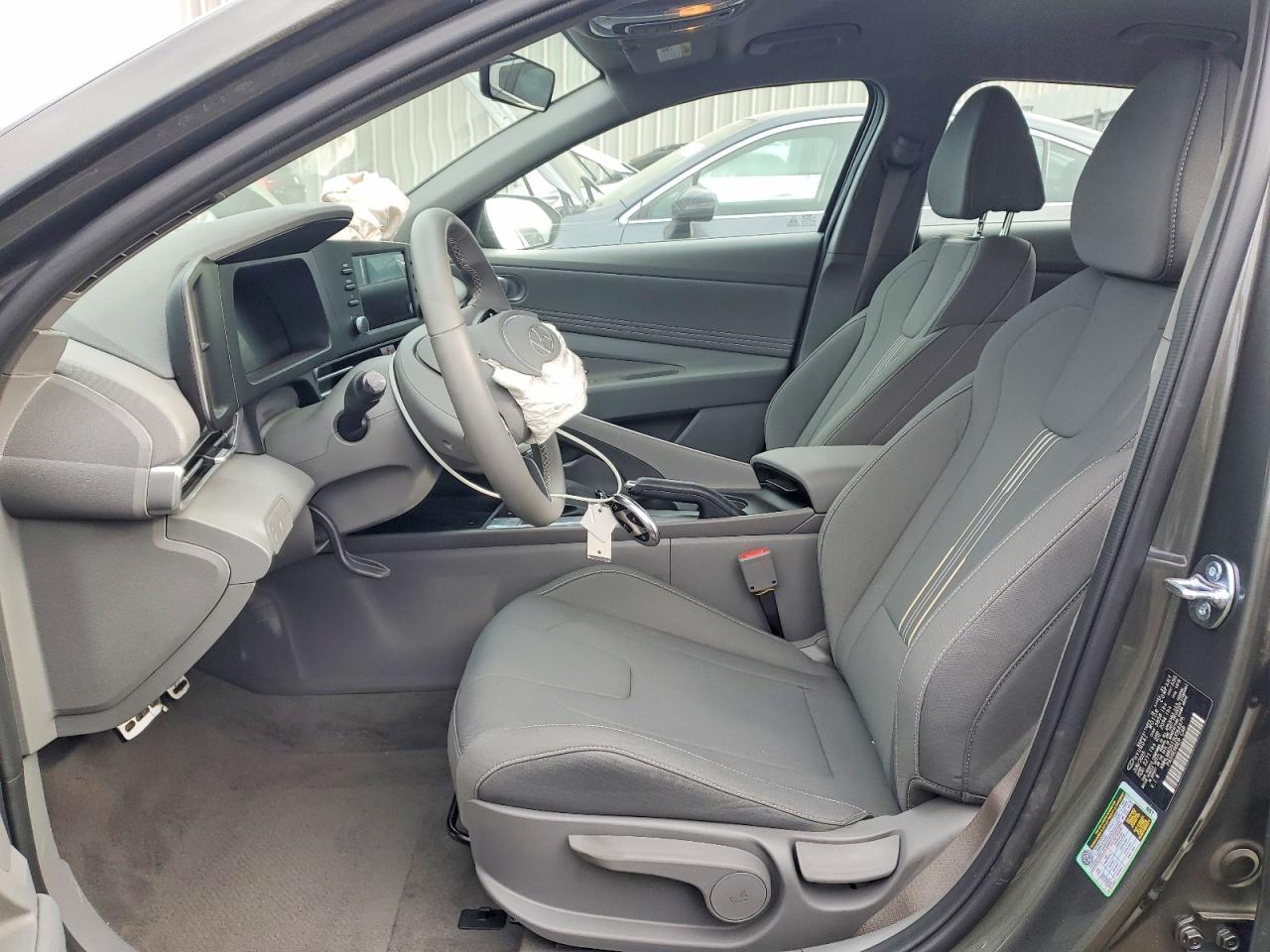 2025 HYUNDAI ELANTRA SEL SPORT photo 13