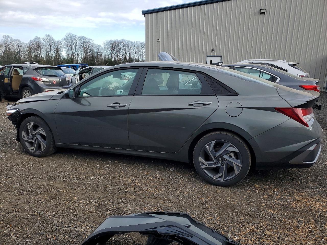 2025 HYUNDAI ELANTRA SEL SPORT photo 3
