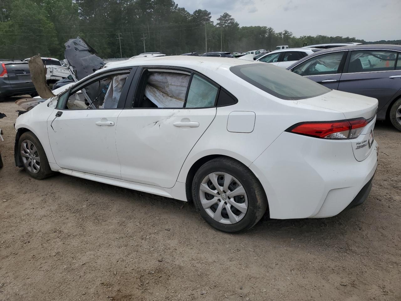 2021 TOYOTA COROLLA LE photo 3