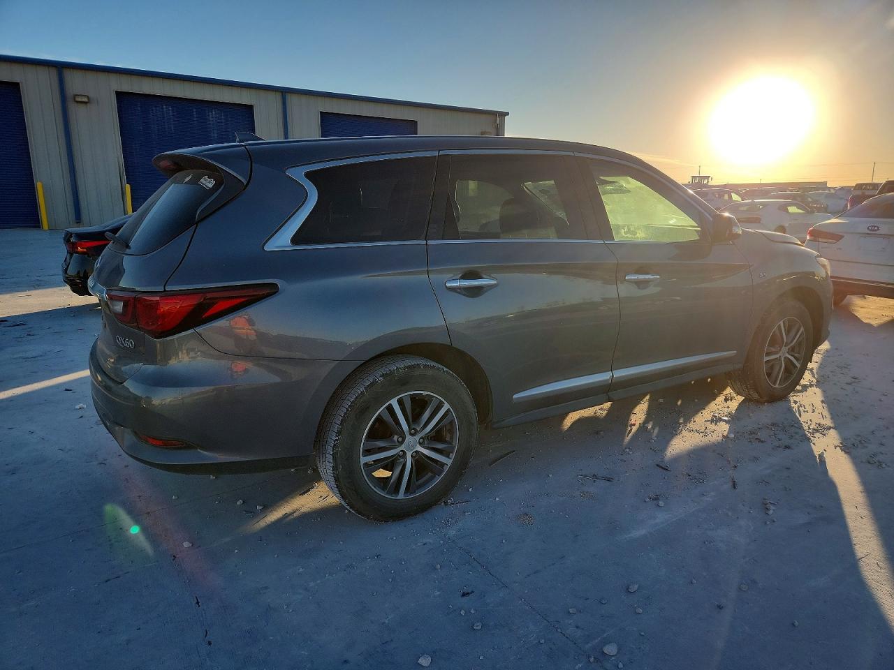 2020 INFINITI QX60 LUXE photo 5