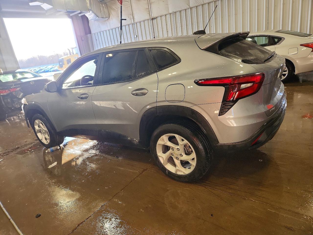 2025 CHEVROLET TRAX LS photo 4