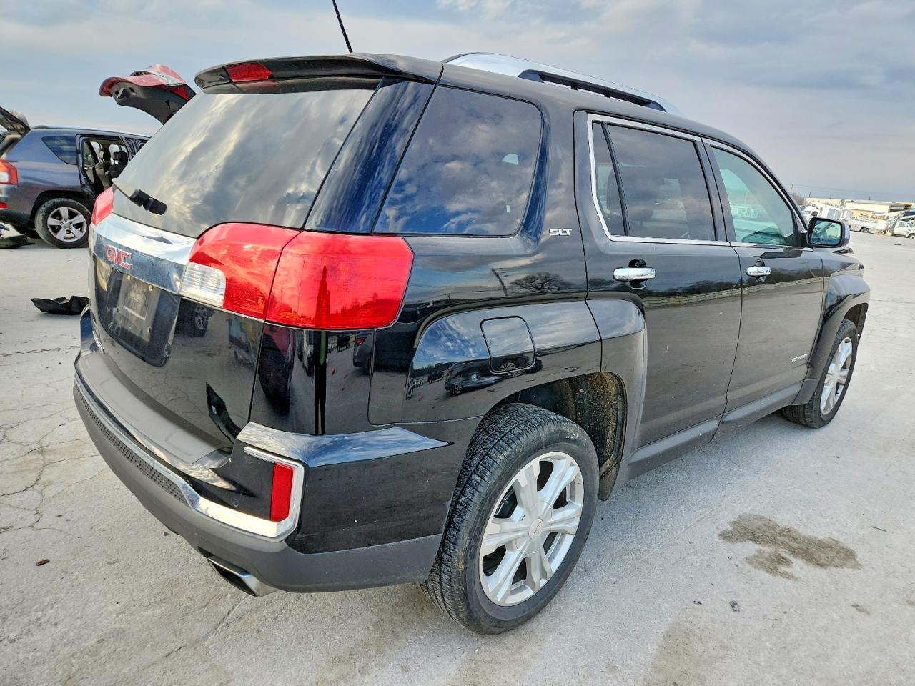 2017 GMC TERRAIN SLT photo 5