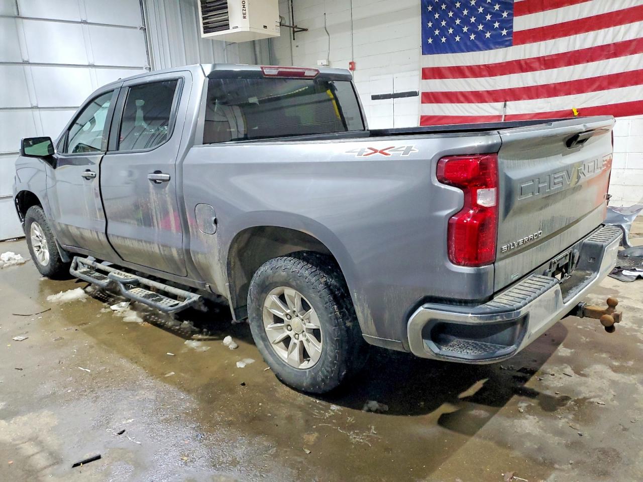 2020 CHEVROLET SILVERADO K1500 LT photo 2