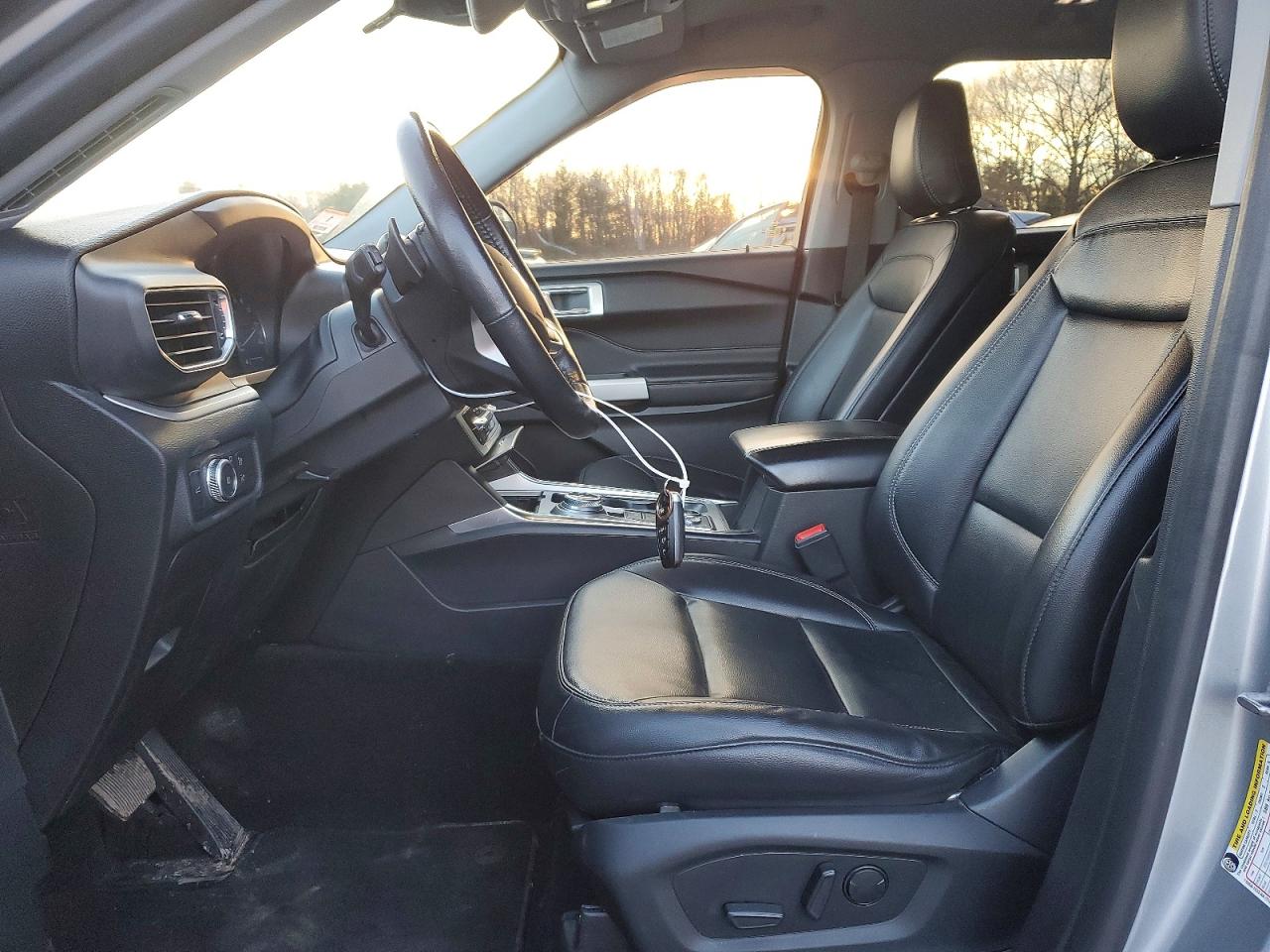 2020 FORD EXPLORER XLT photo 13