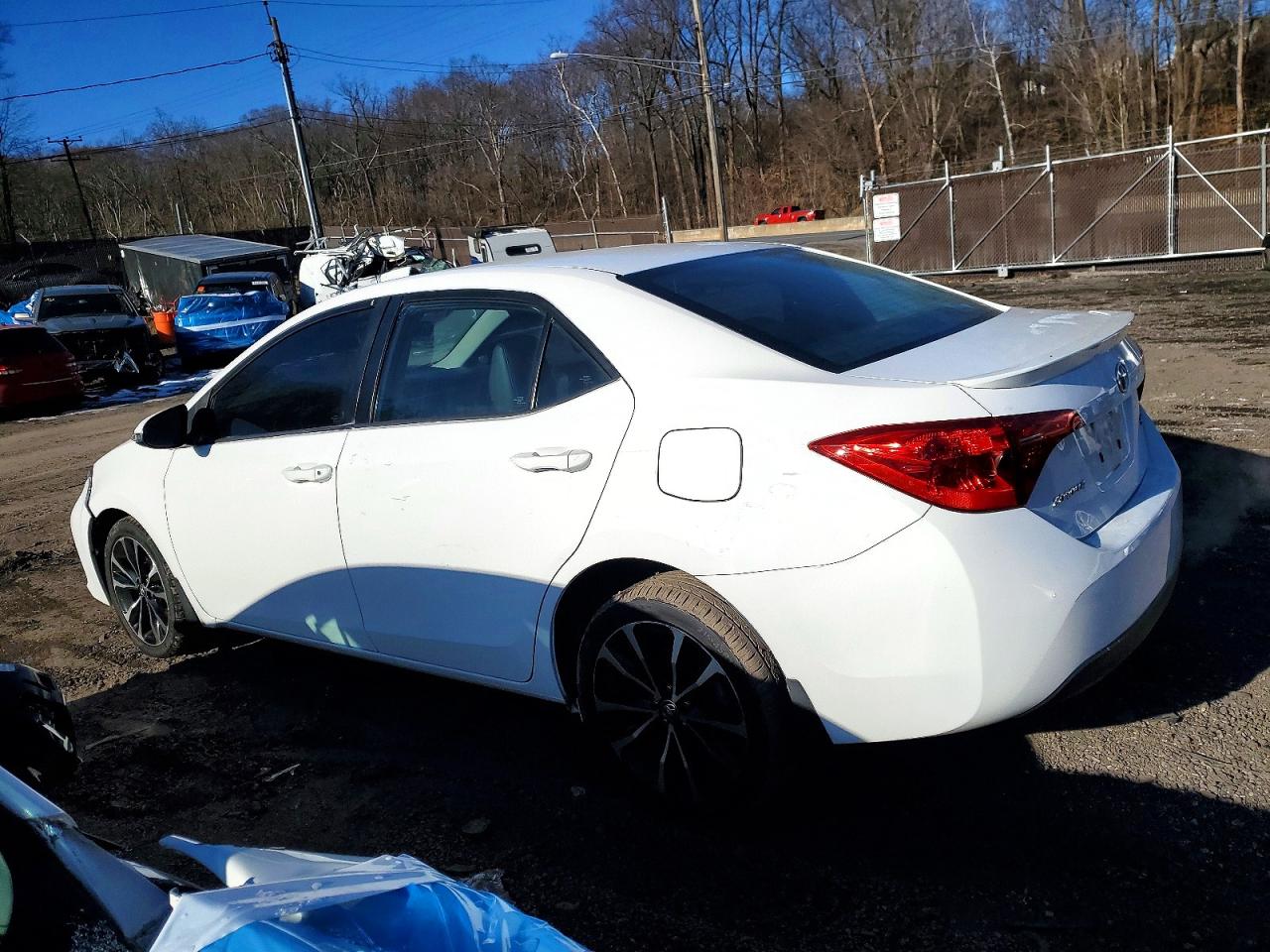 2018 TOYOTA COROLLA photo 4