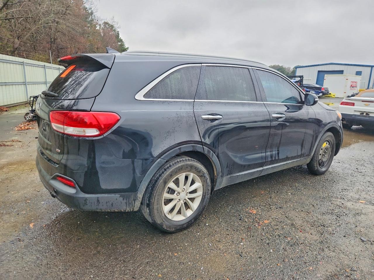2016 KIA SORENTO LX photo 3
