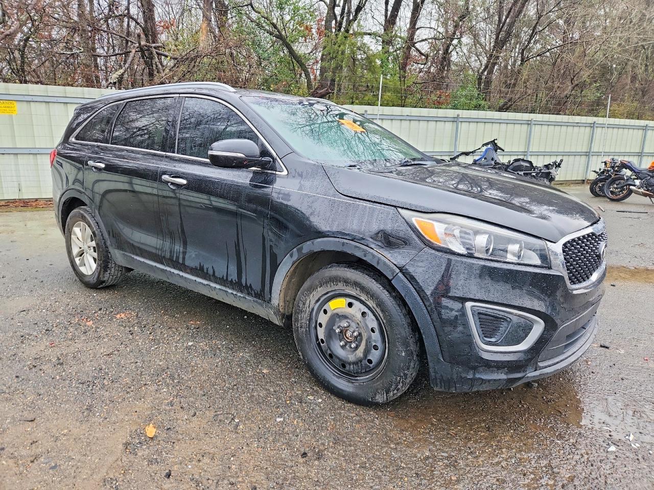 2016 KIA SORENTO LX photo 4
