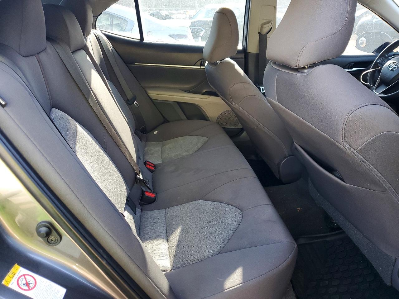 2018 TOYOTA CAMRY LE photo 28