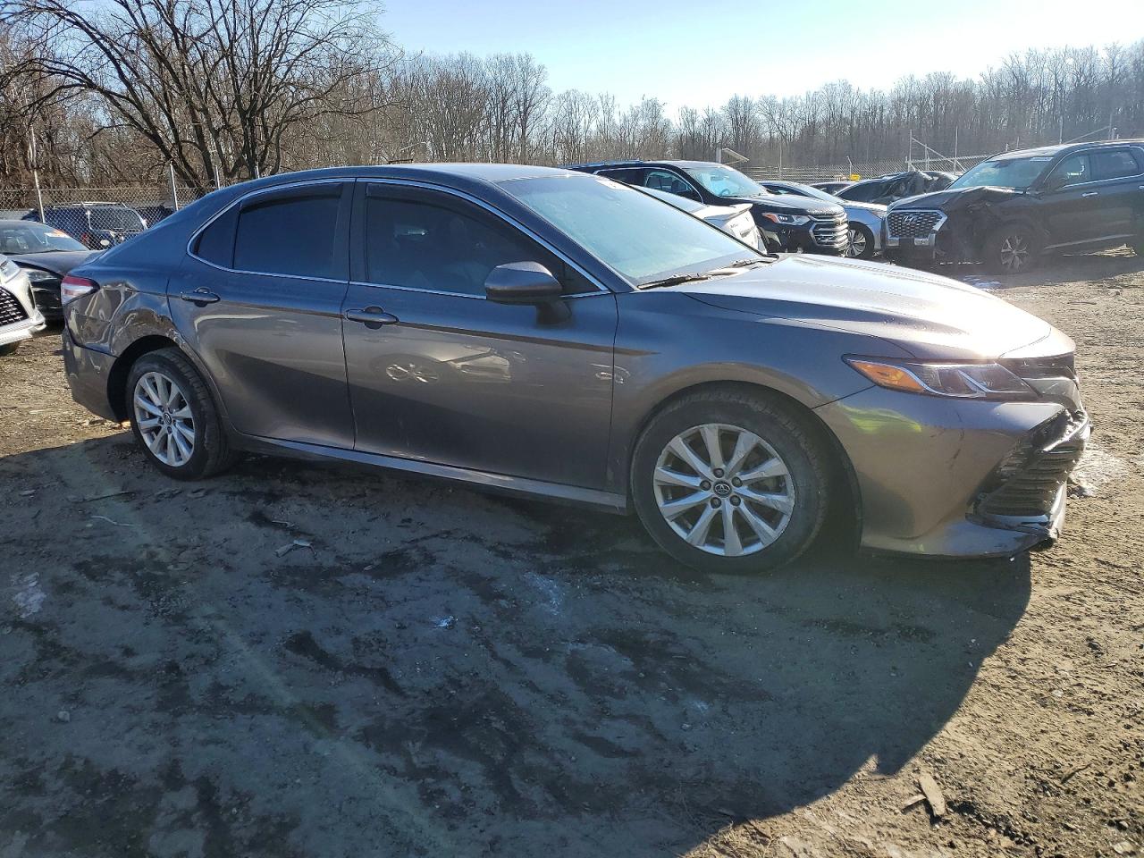 2018 TOYOTA CAMRY LE photo 10