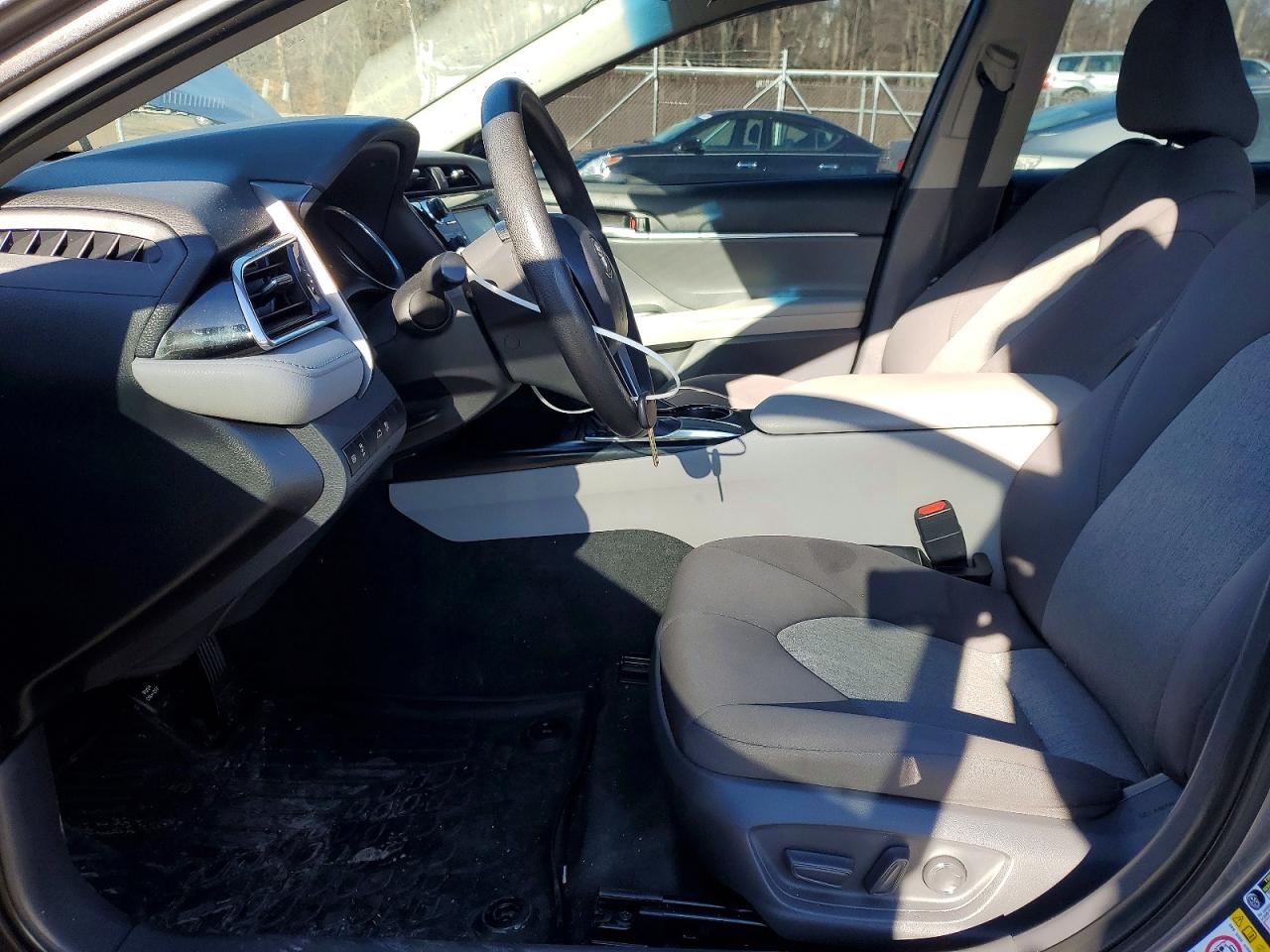 2018 TOYOTA CAMRY LE photo 19