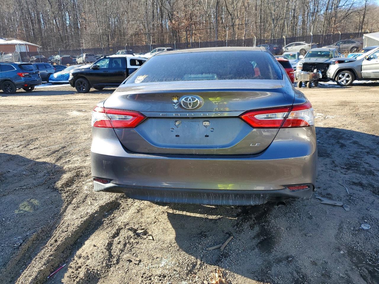 2018 TOYOTA CAMRY LE photo 16