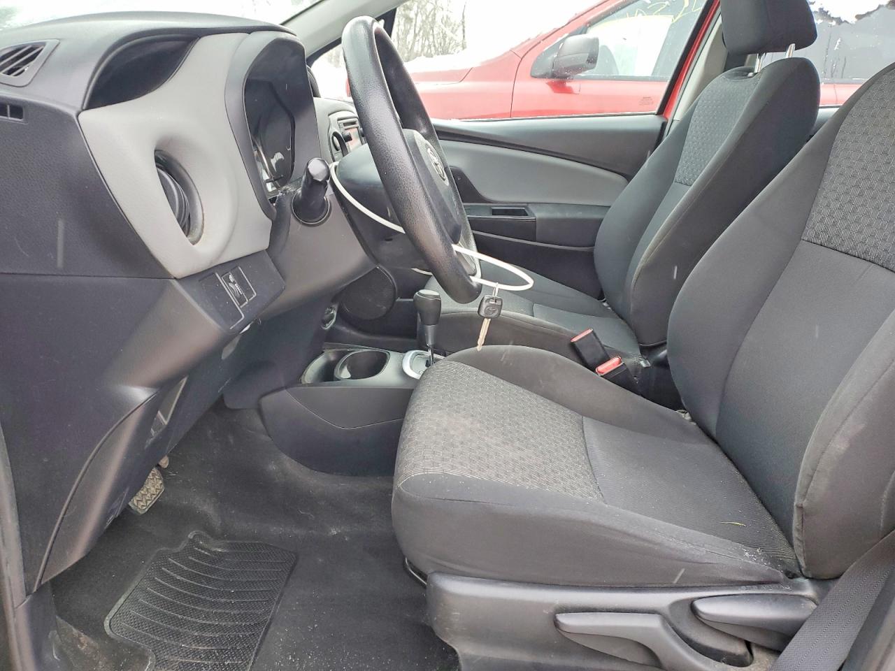 2017 TOYOTA YARIS 5-DOOR L photo 13