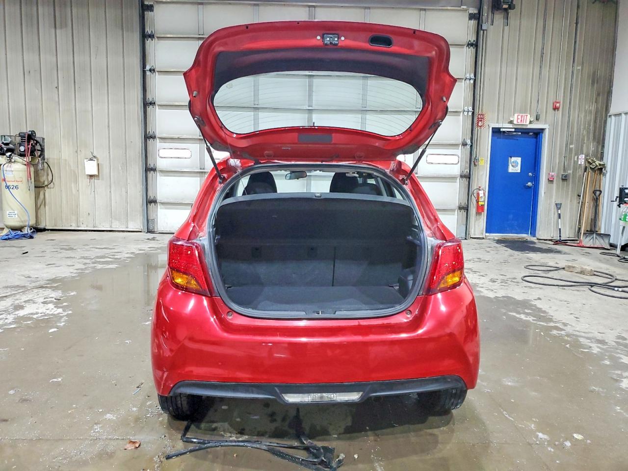 2017 TOYOTA YARIS 5-DOOR L photo 11