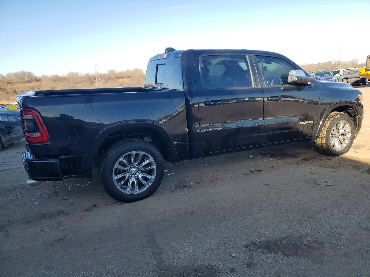 2019 RAM 1500 LARAMIE photo 3