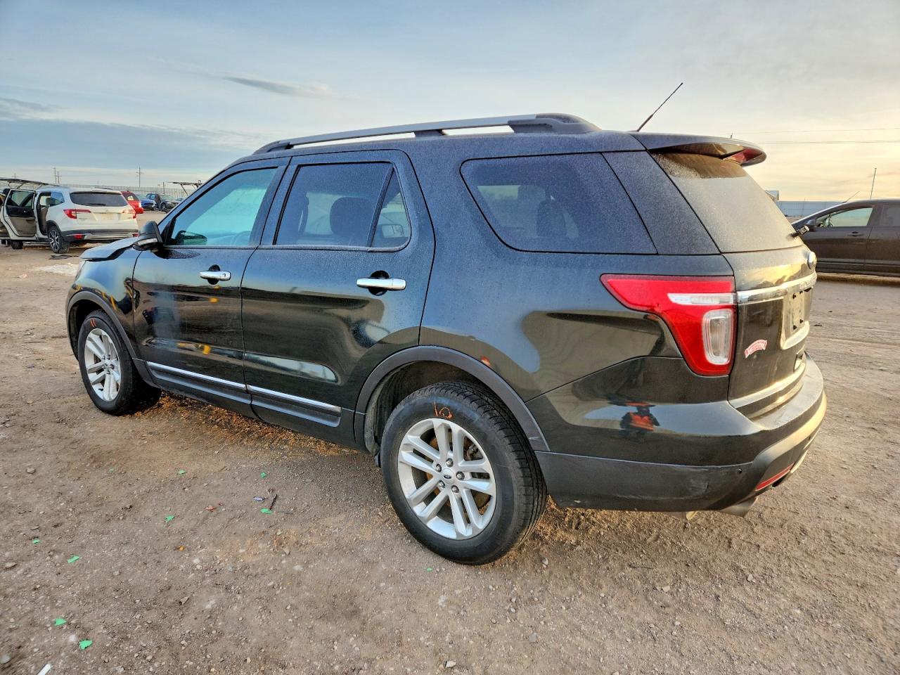 2015 FORD EXPLORER XLT photo 4