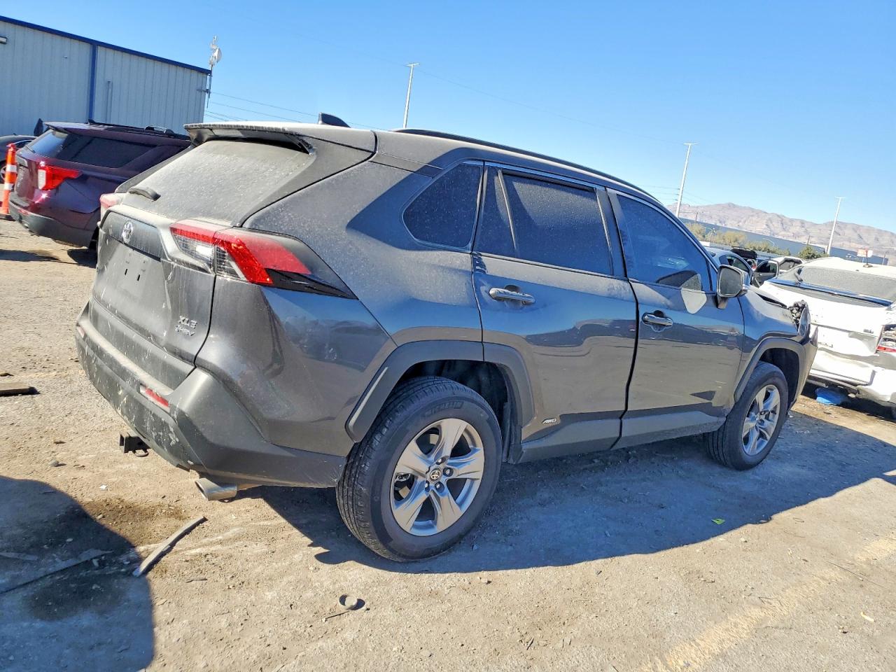 2025 TOYOTA RAV4 XLE photo 7
