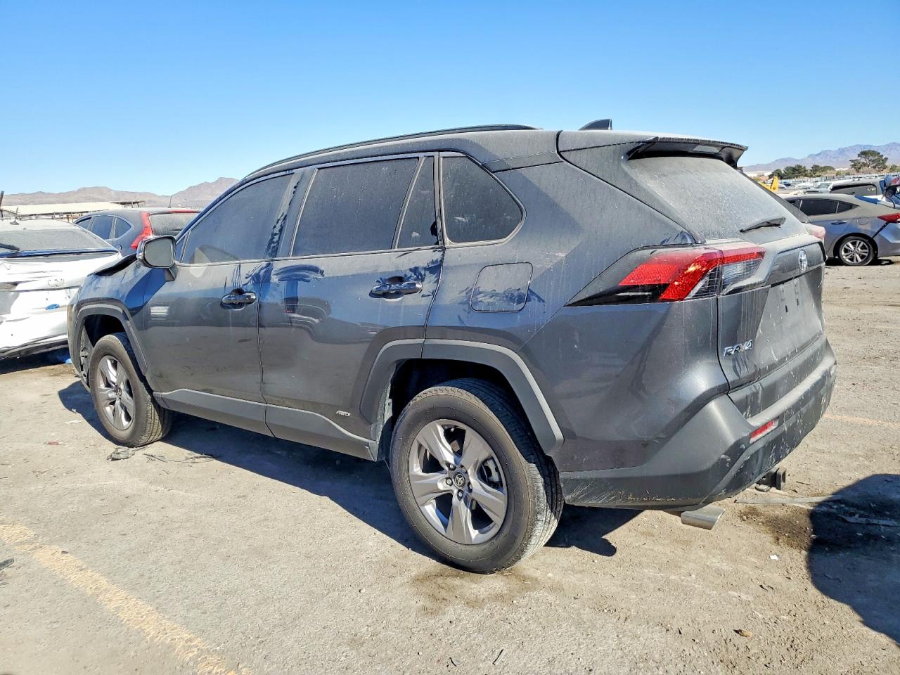 2025 TOYOTA RAV4 XLE photo 4