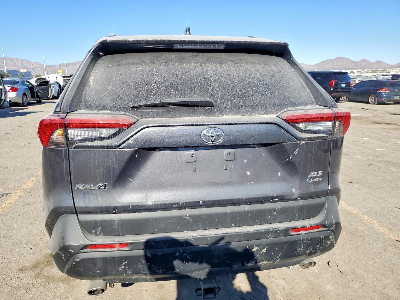 2025 TOYOTA RAV4 XLE photo 16