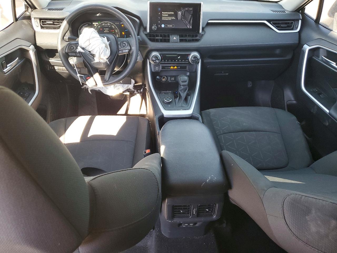 2025 TOYOTA RAV4 XLE photo 22