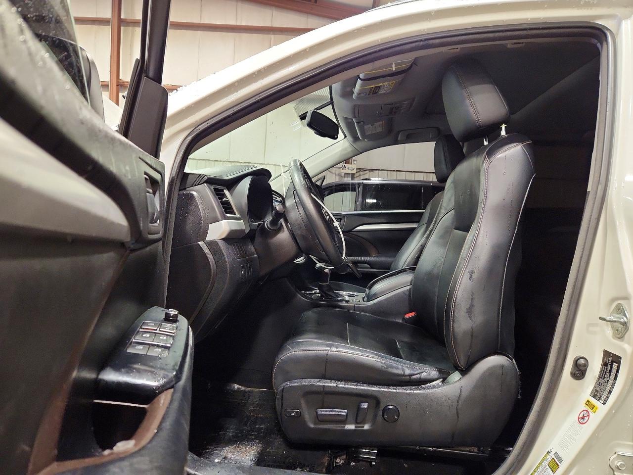 2016 TOYOTA HIGHLANDER XLE photo 19