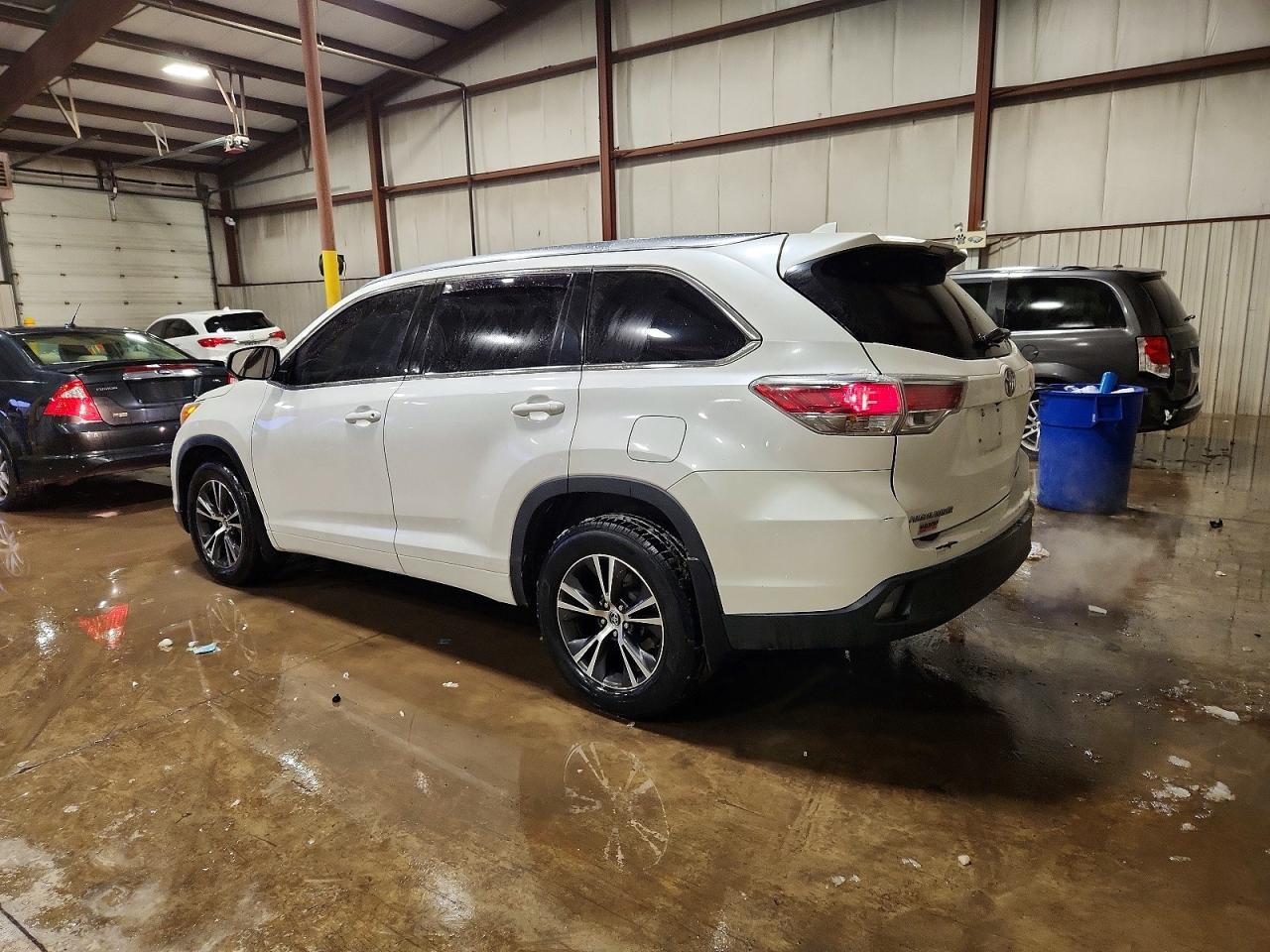 2016 TOYOTA HIGHLANDER XLE photo 4