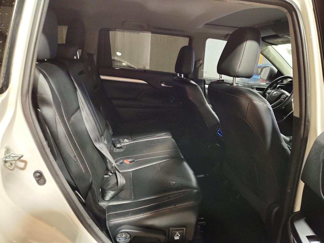 2016 TOYOTA HIGHLANDER XLE photo 31