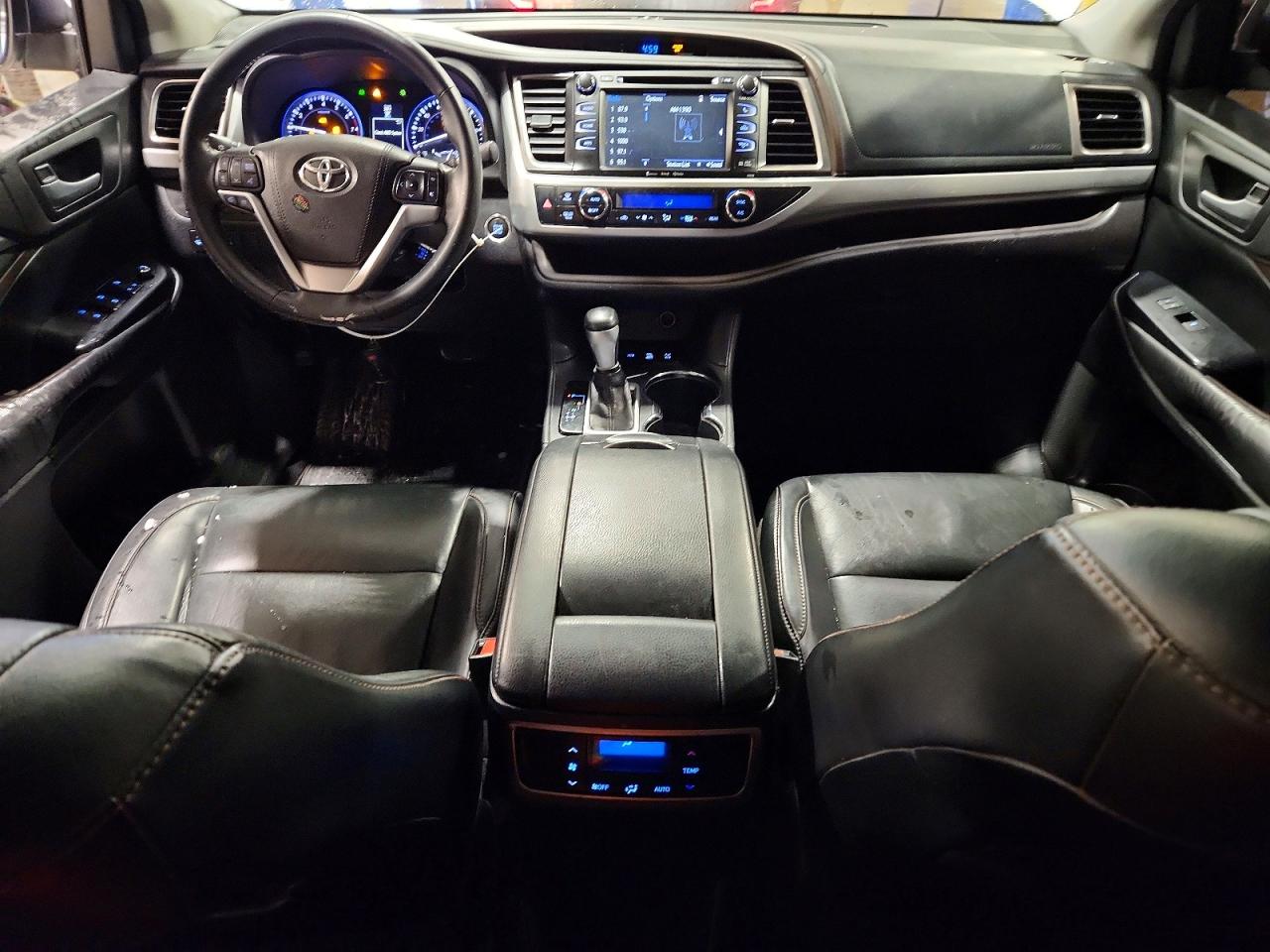 2016 TOYOTA HIGHLANDER XLE photo 22