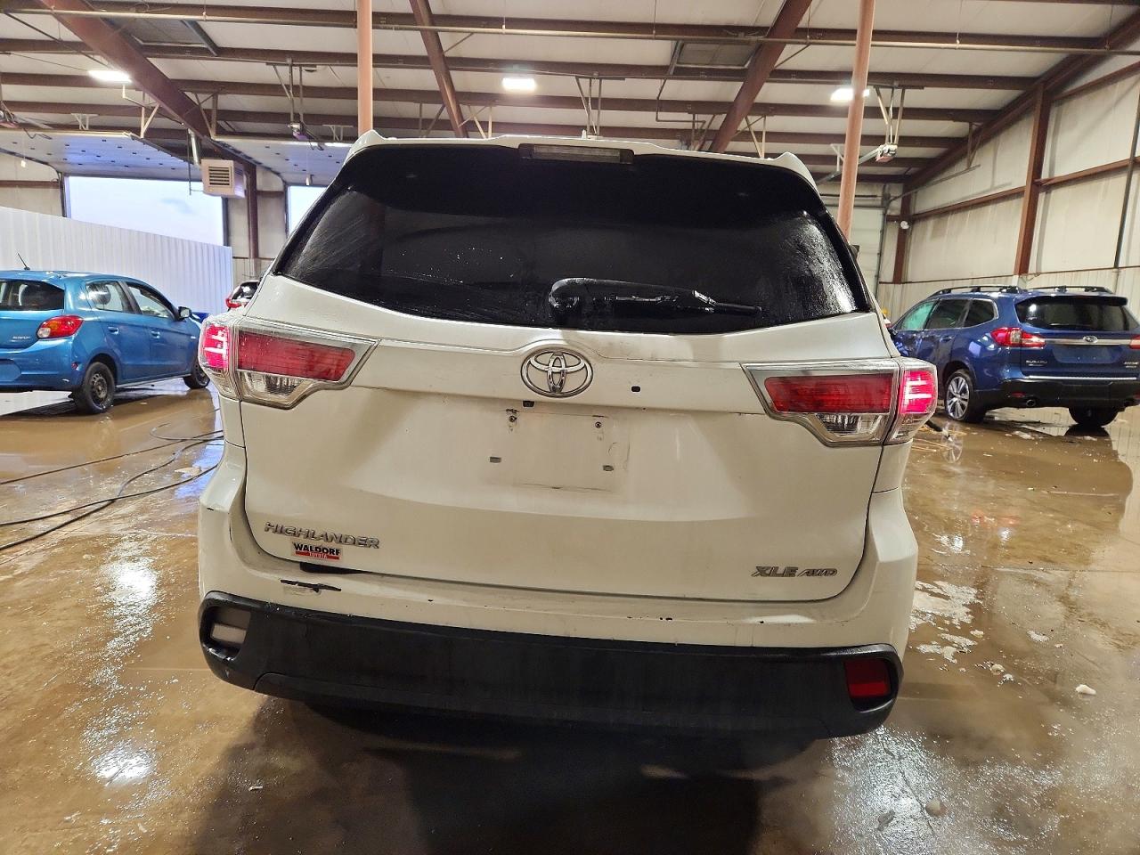 2016 TOYOTA HIGHLANDER XLE photo 16