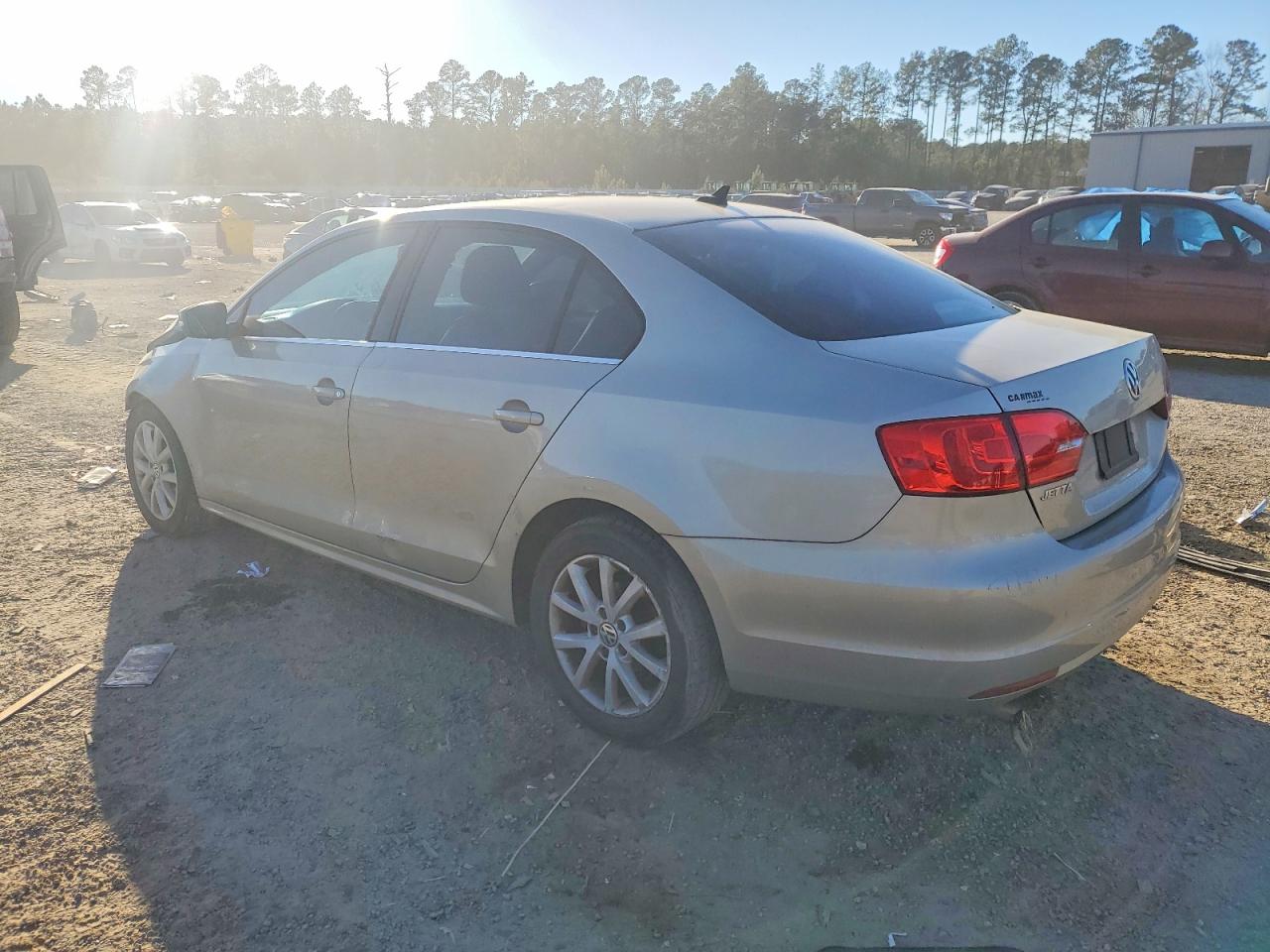 2013 VOLKSWAGEN JETTA SE photo 2