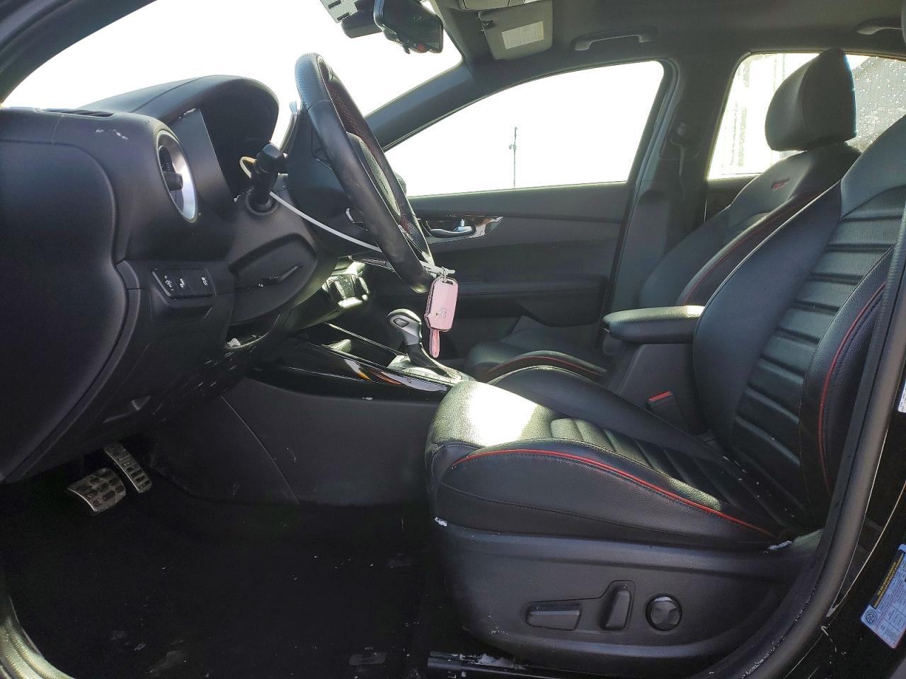 2023 KIA FORTE GT photo 7