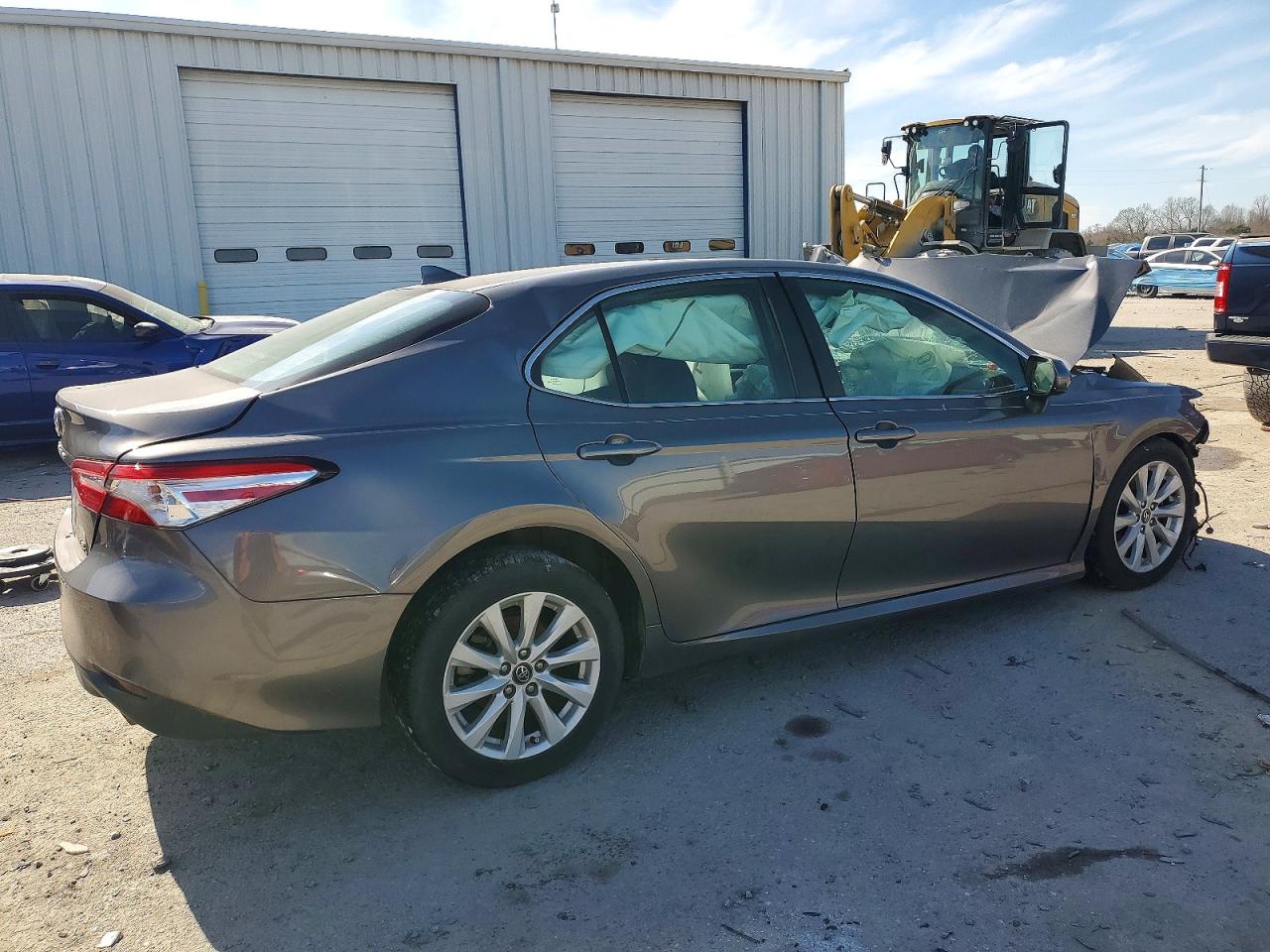 2020 TOYOTA CAMRY LE photo 7