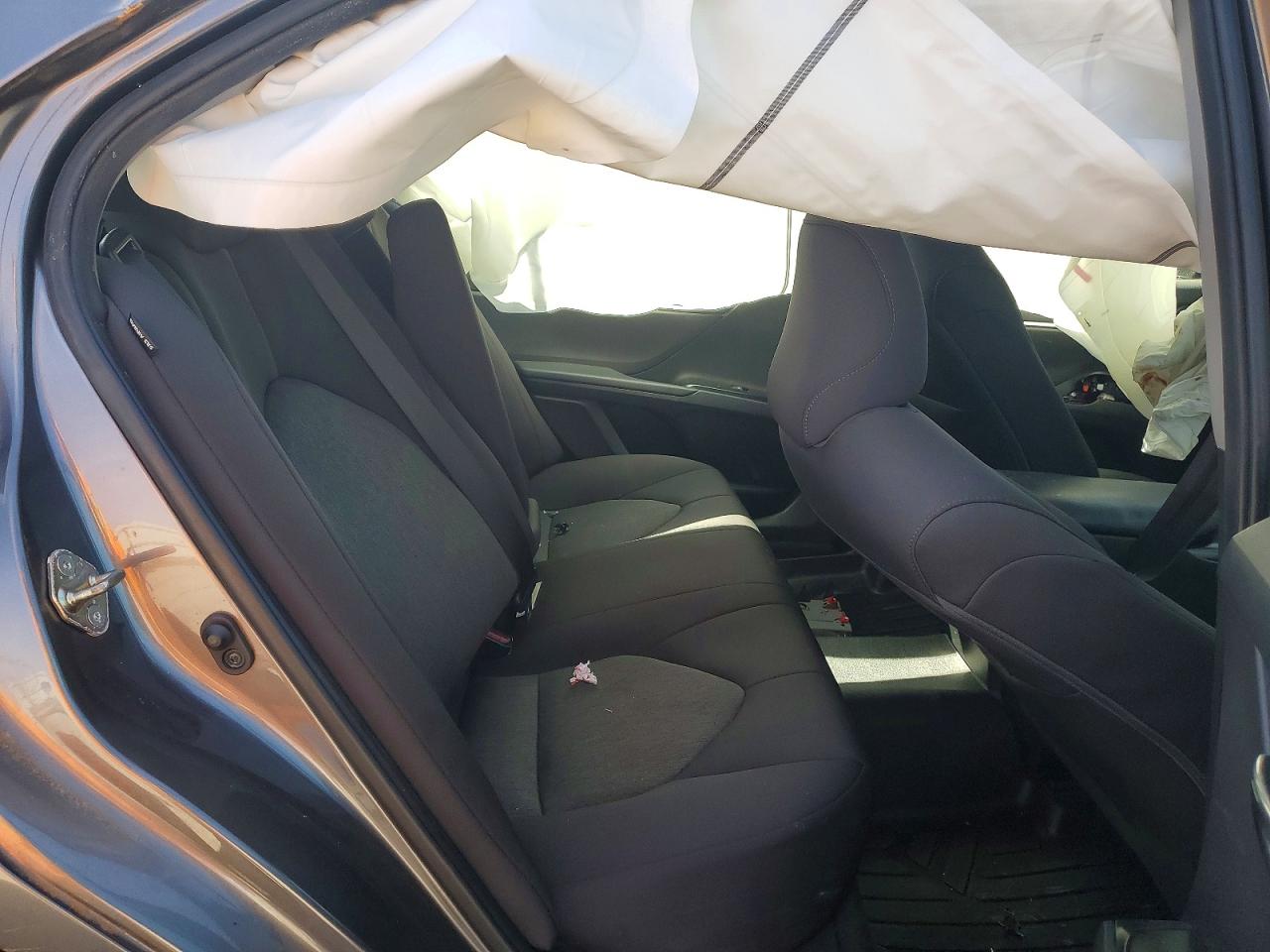 2020 TOYOTA CAMRY LE photo 28