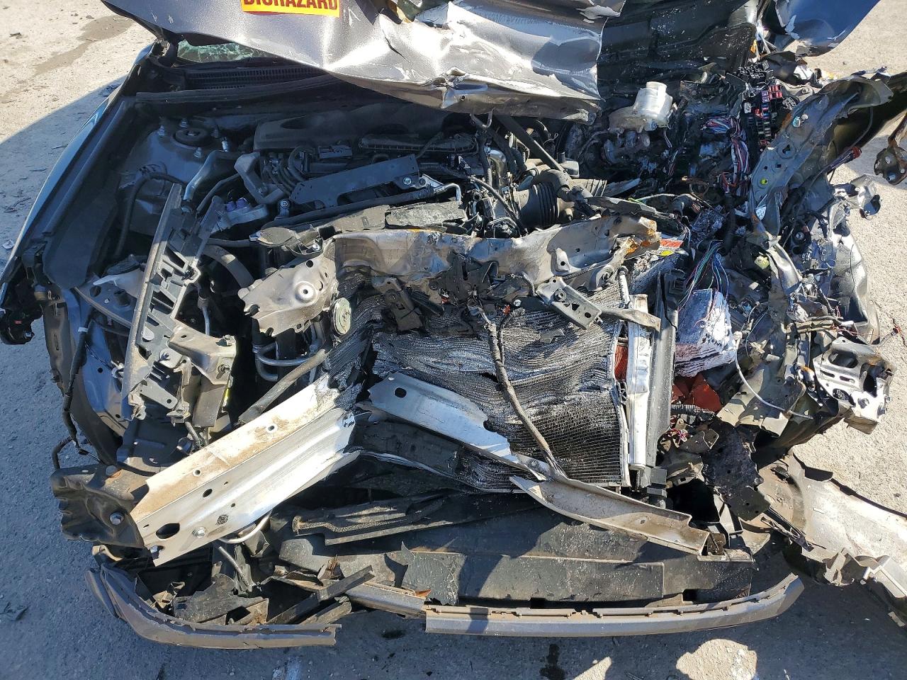 2020 TOYOTA CAMRY LE photo 31