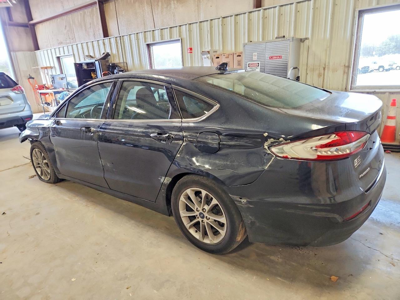 2020 FORD FUSION SE photo 2