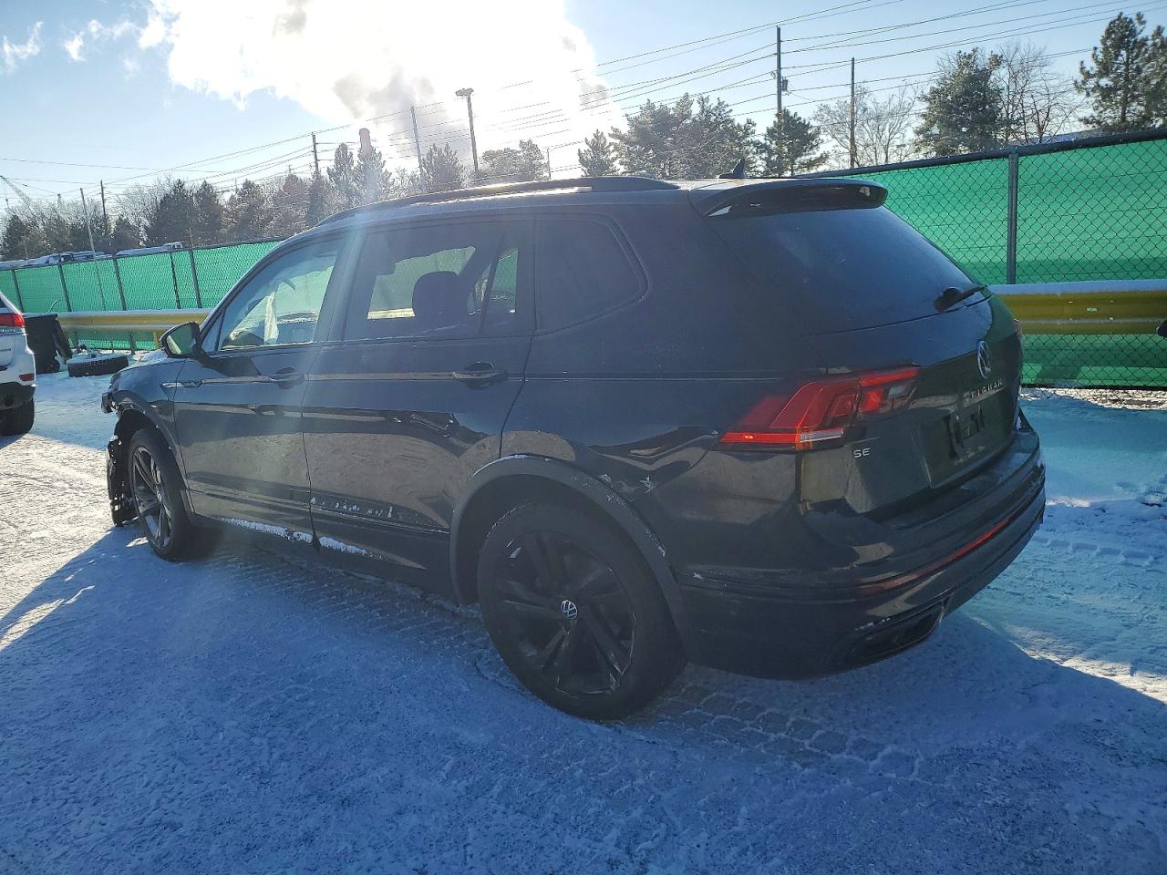 2024 VOLKSWAGEN TIGUAN SE R-LINE BLACK photo 2