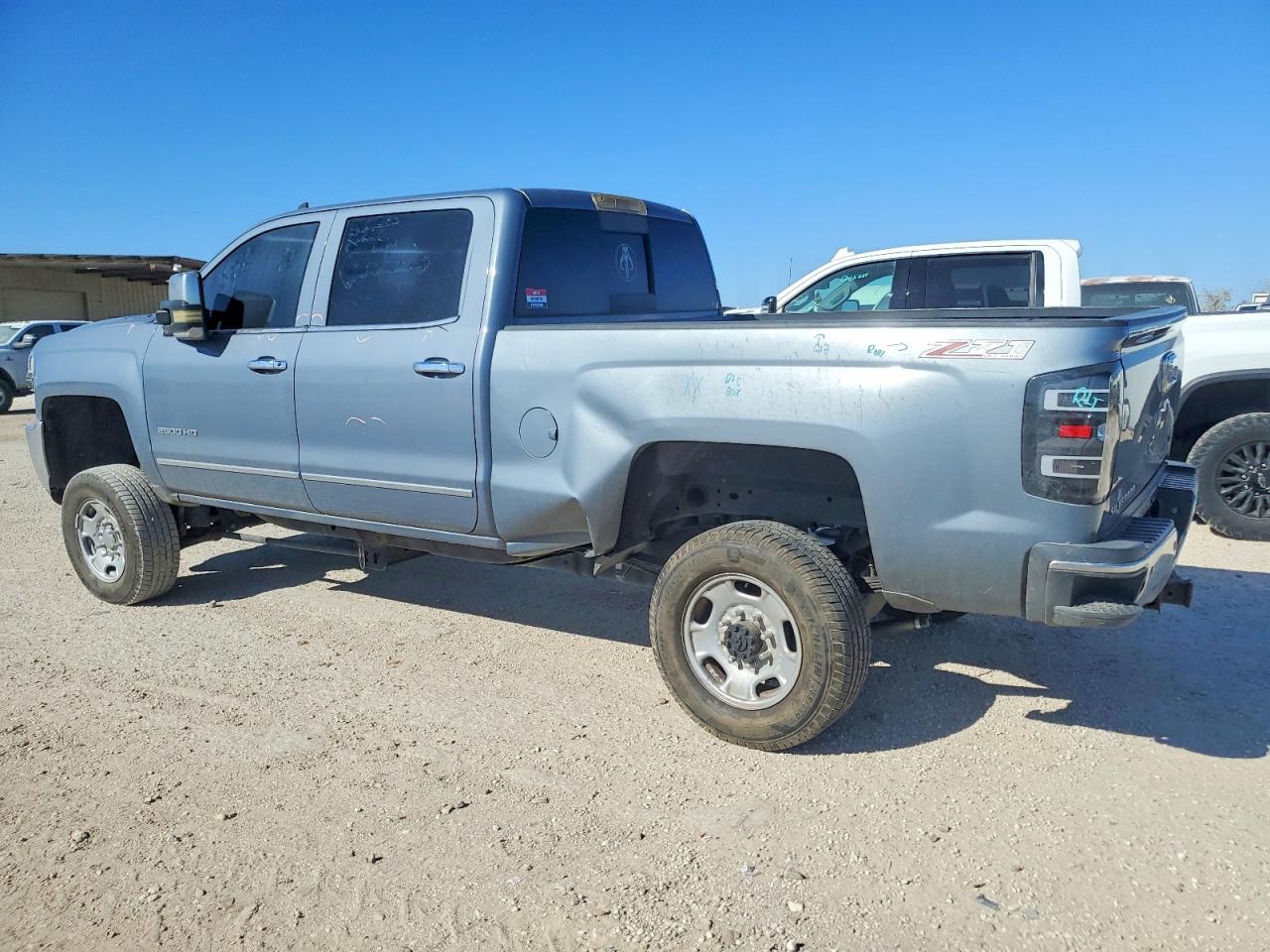 2015 CHEVROLET SILVERADO K2500 HEAVY DUTY LTZ photo 2