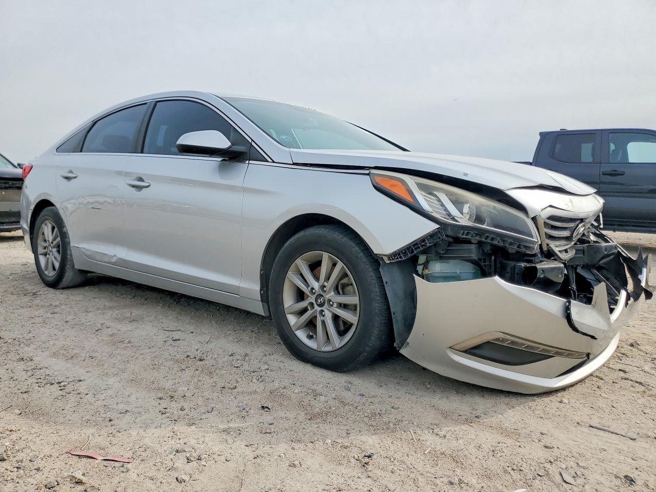 2015 HYUNDAI SONATA SE photo 4