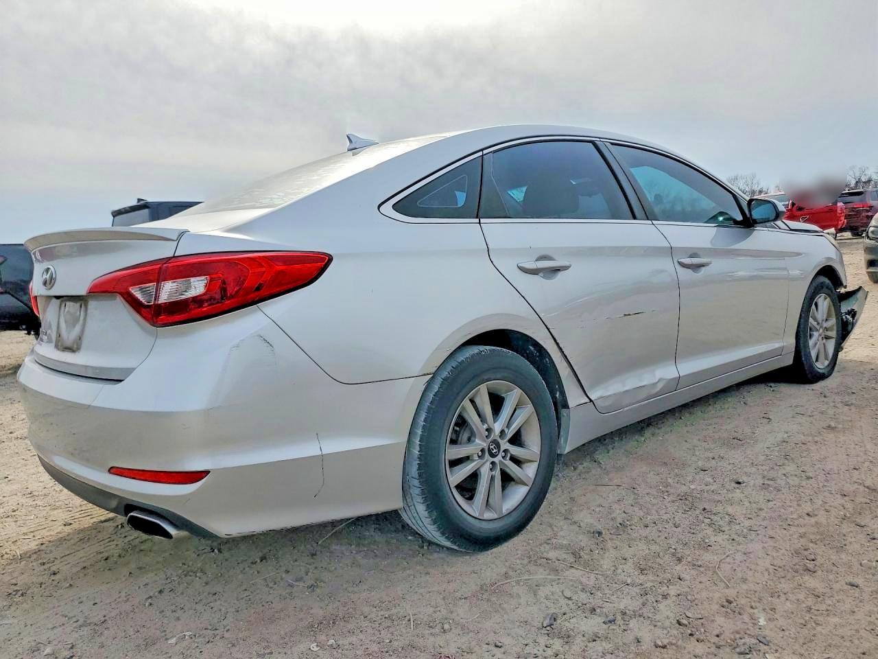 2015 HYUNDAI SONATA SE photo 3