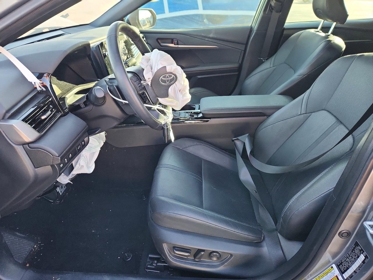 2025 TOYOTA CAMRY XSE photo 7