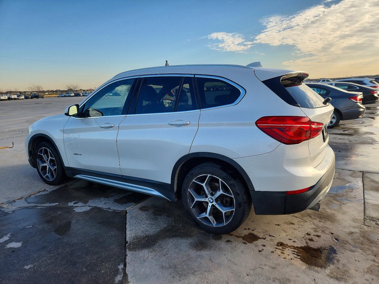 2016 BMW X1 XDRIVE28I photo 3
