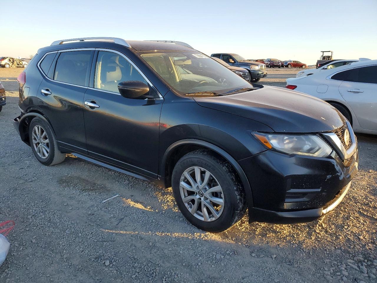 2018 NISSAN ROGUE S photo 4