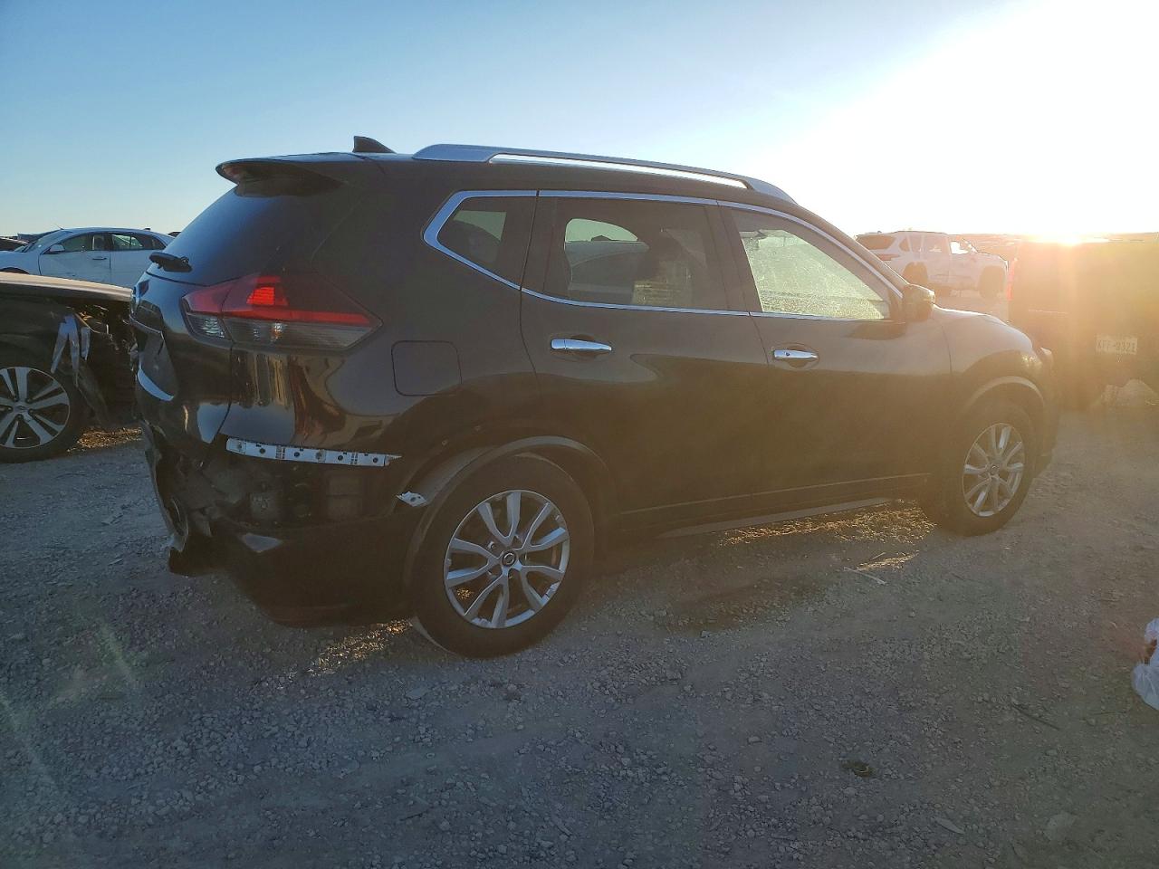 2018 NISSAN ROGUE S photo 3