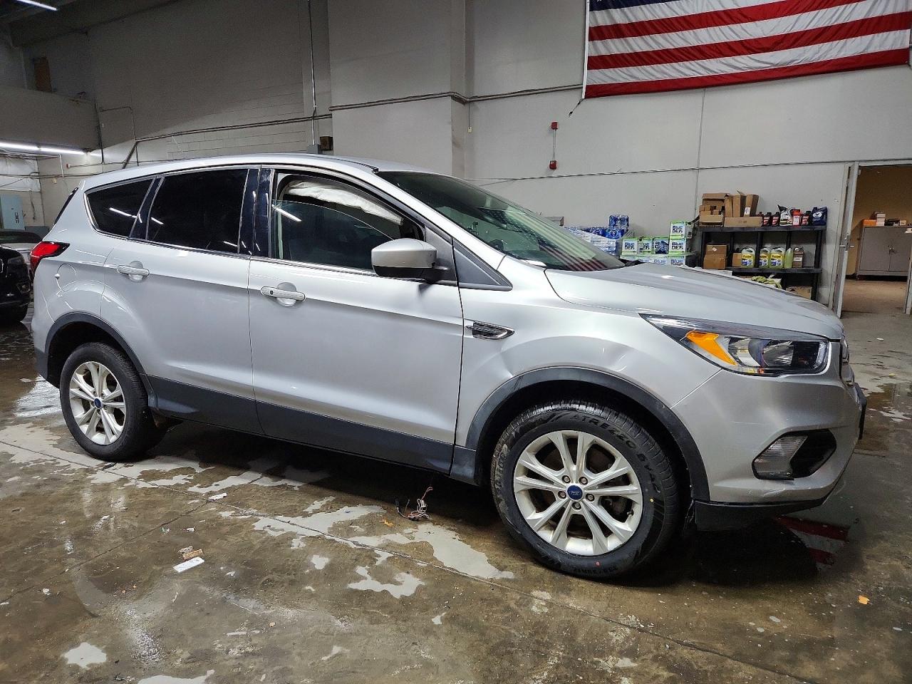 2019 FORD ESCAPE SE photo 10