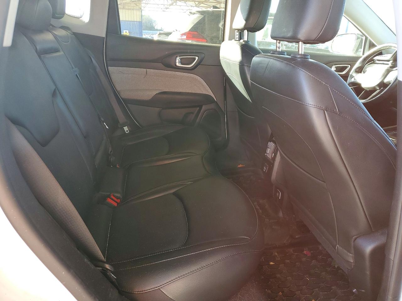 2022 JEEP COMPASS LATITUDE LUX photo 19