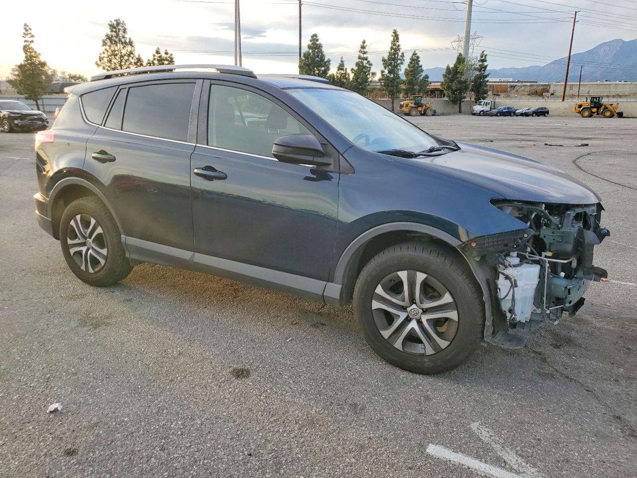 2018 TOYOTA RAV4 LE photo 7