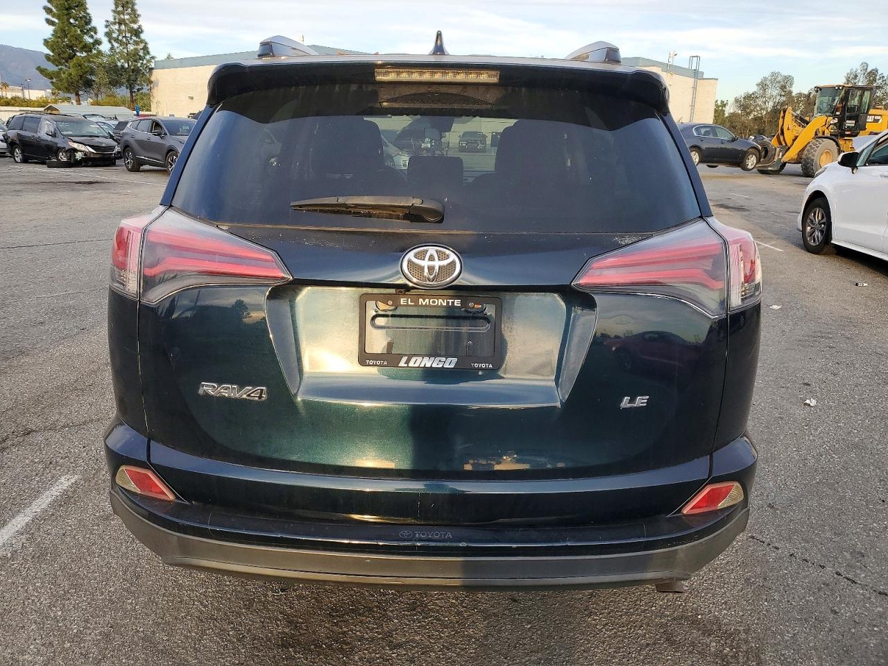 2018 TOYOTA RAV4 LE photo 11