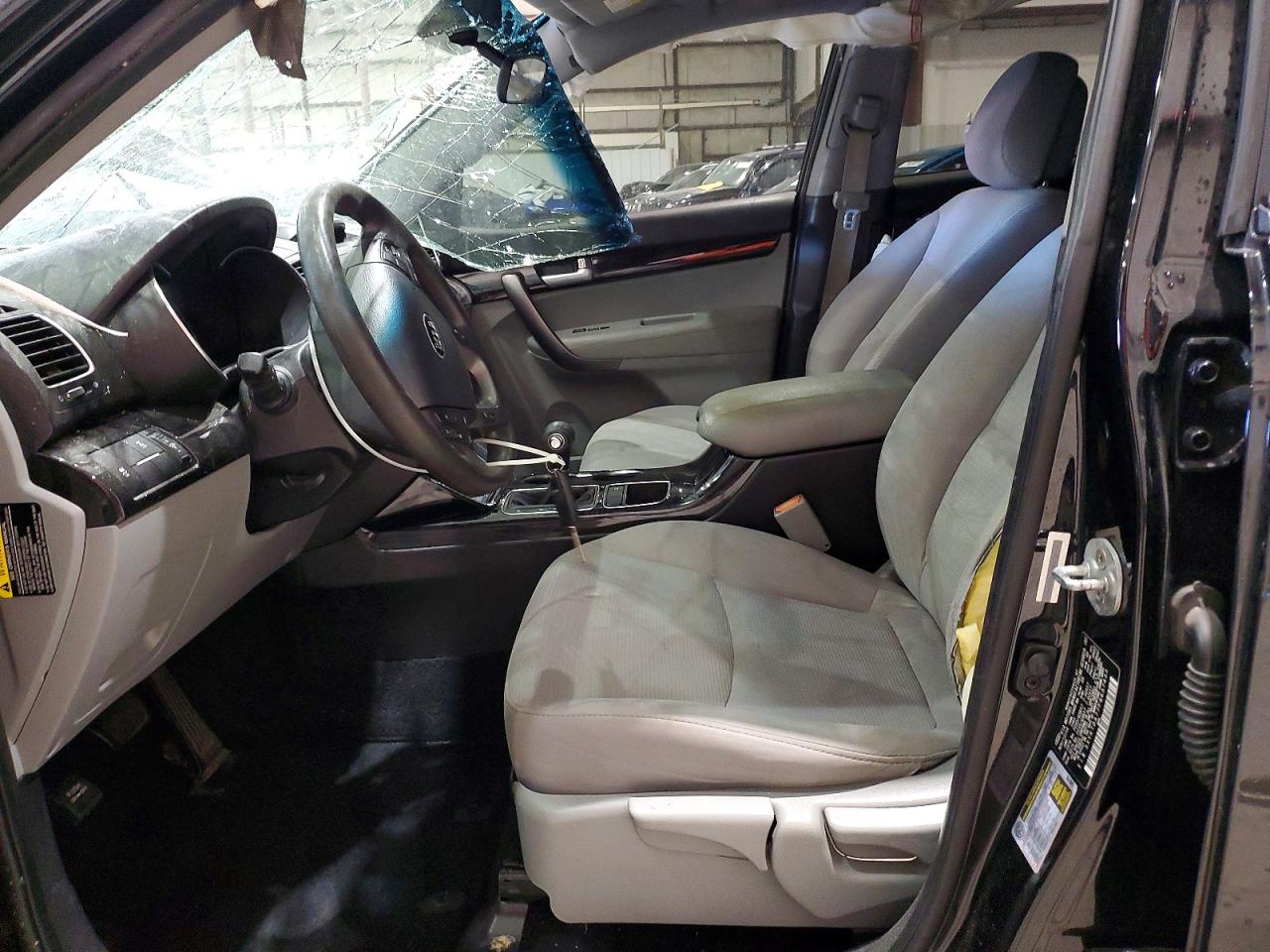 2015 KIA SORENTO LX photo 13