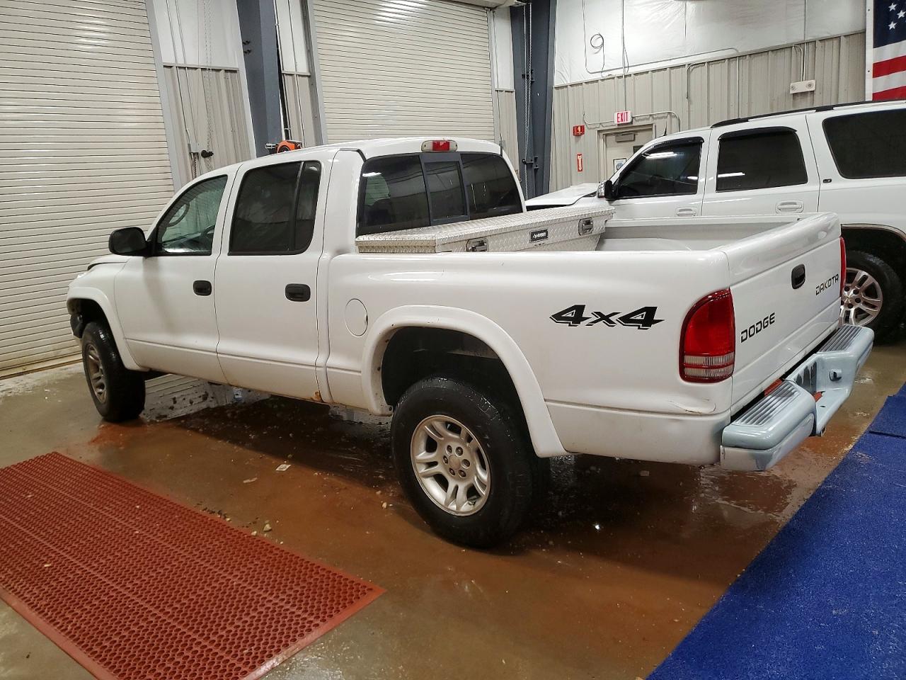 2004 DODGE DAKOTA QUAD SPORT photo 2